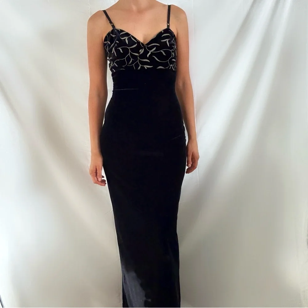 long sleeve a-line mini dress in black Romy size:M/UK12 Crafted from a black silhouette-A-line Strapless Cut Out Detail